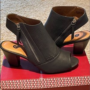 Dress barn black heeled sandal/shoes